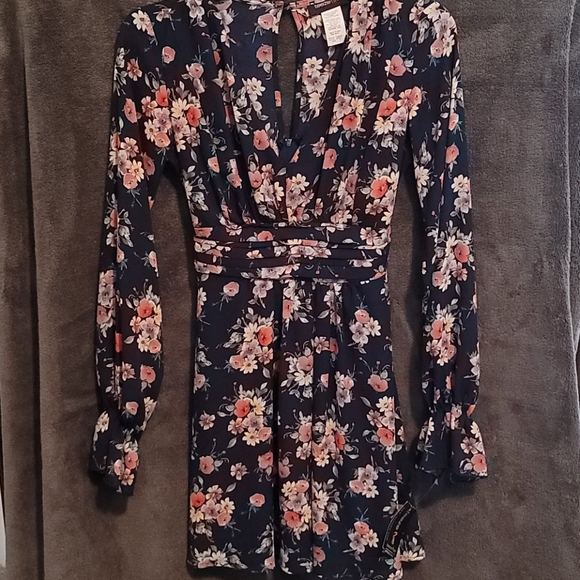 Dress - Picture 2 of 6